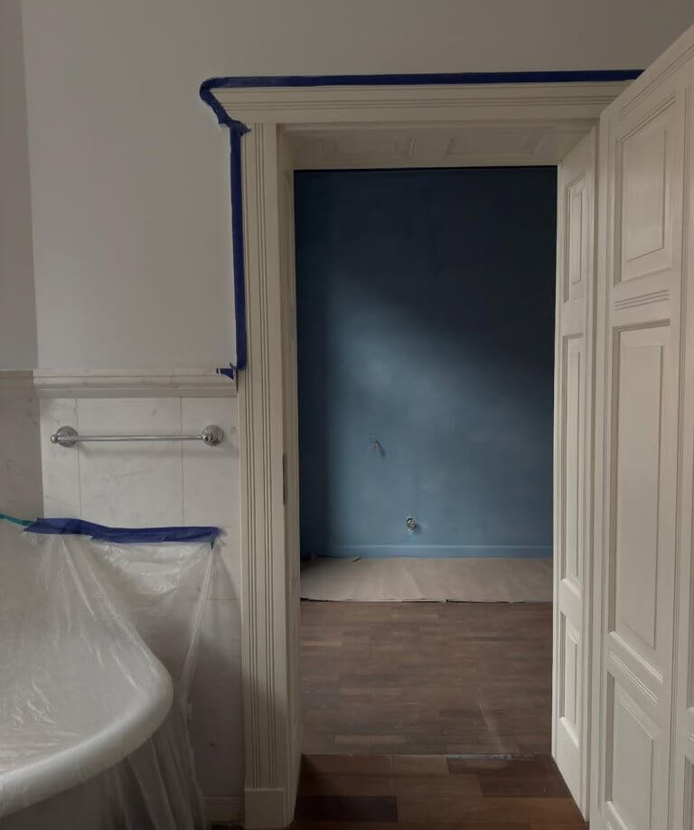 Japandi Bedroom Wall in Soft Grey with Subtle LIMEWASH Finish