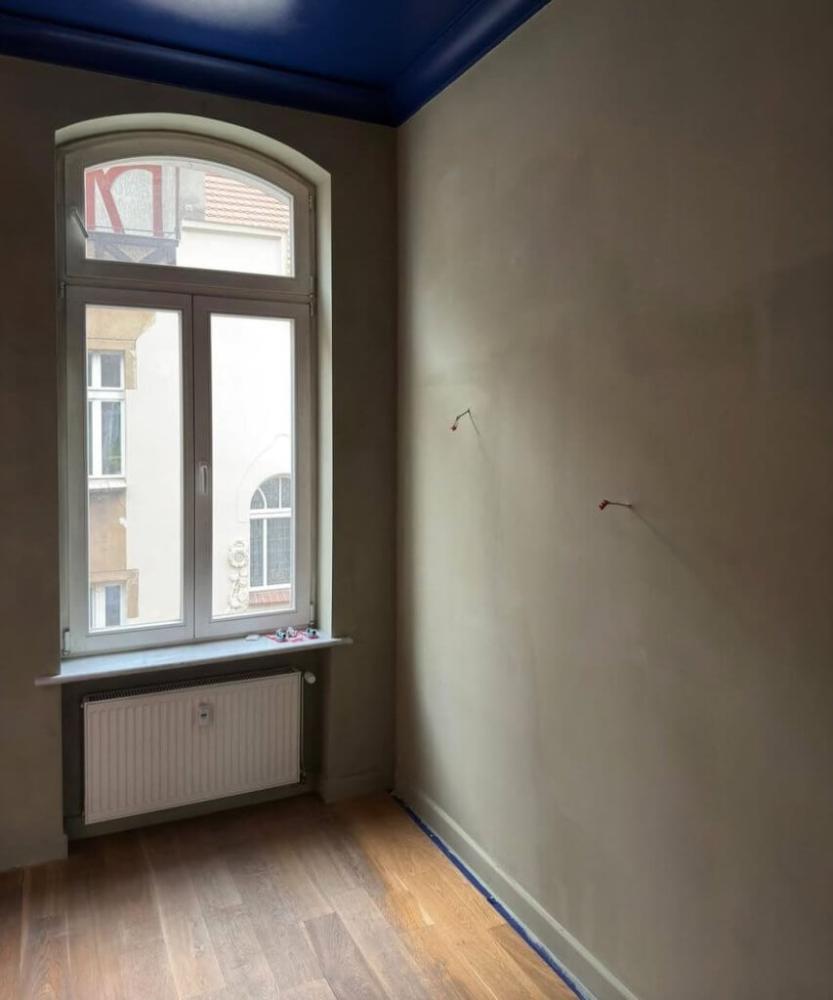 Natural texture of ZUBRA Limewash paint on interior wall
