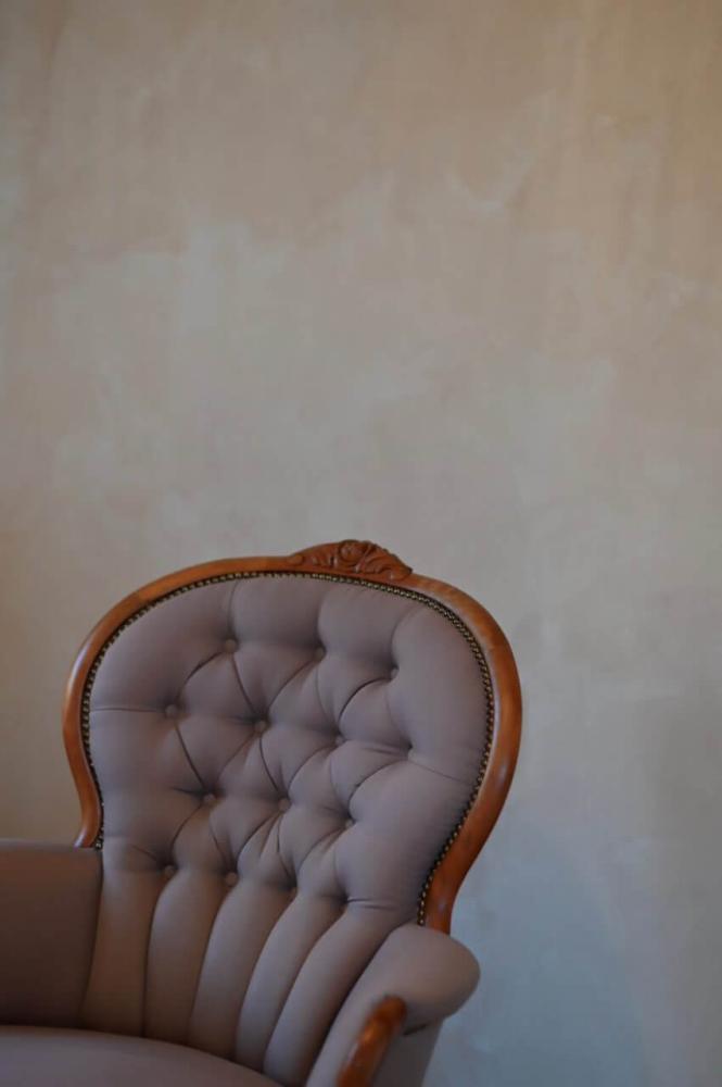 Comparing moisture behavior of Limewash vs latex paint on building wall