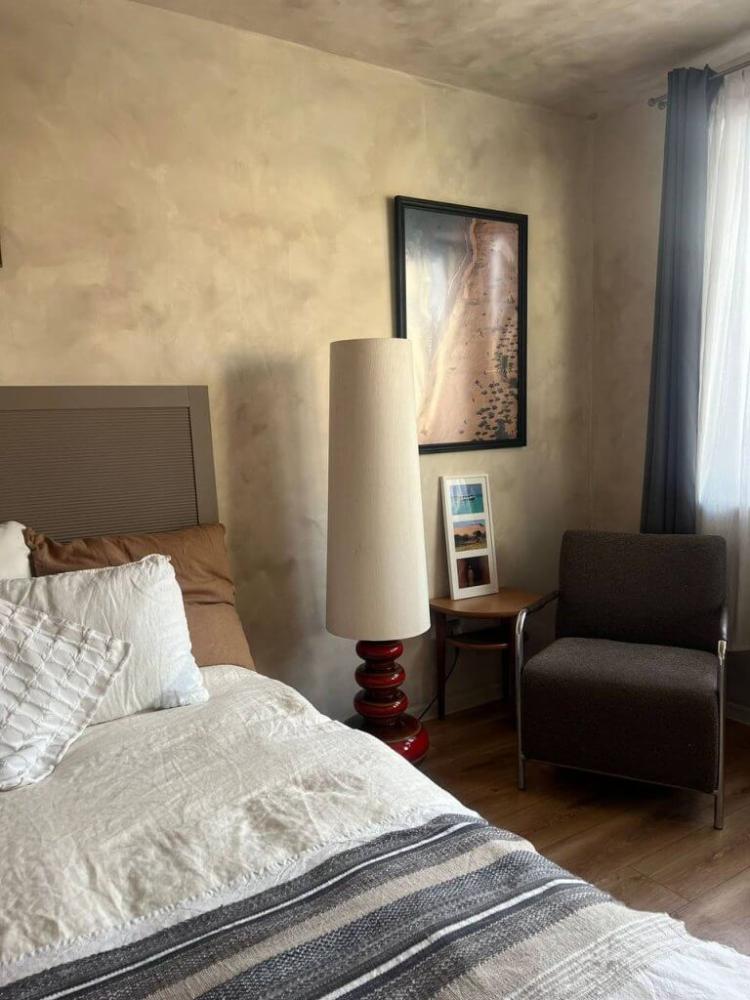 Wall Painted with LIMEWASH in Japandi Style Featuring Subtle Raw Texture
