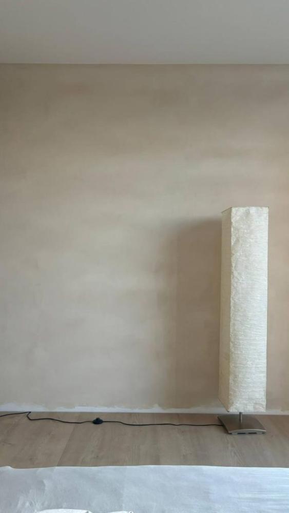Close-up of wall primed with ZUBRA Primer ready for limewash paint
