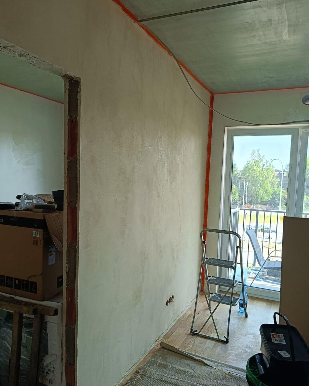 17. DIY Lime Plaster, Poland